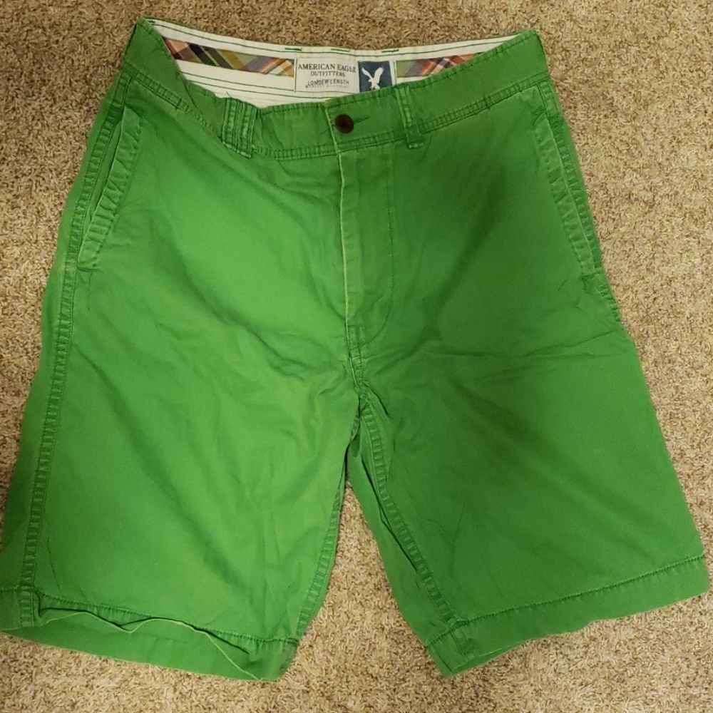 Young mens green American Eagle shorts
